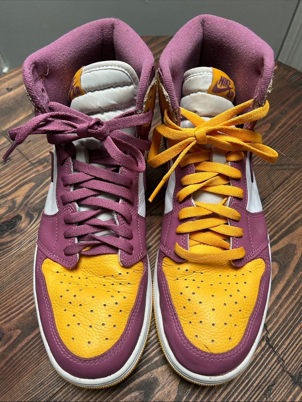 Nike Air Jordan 1 retro high OG university gold and light Bordeaux Men’s 11.5